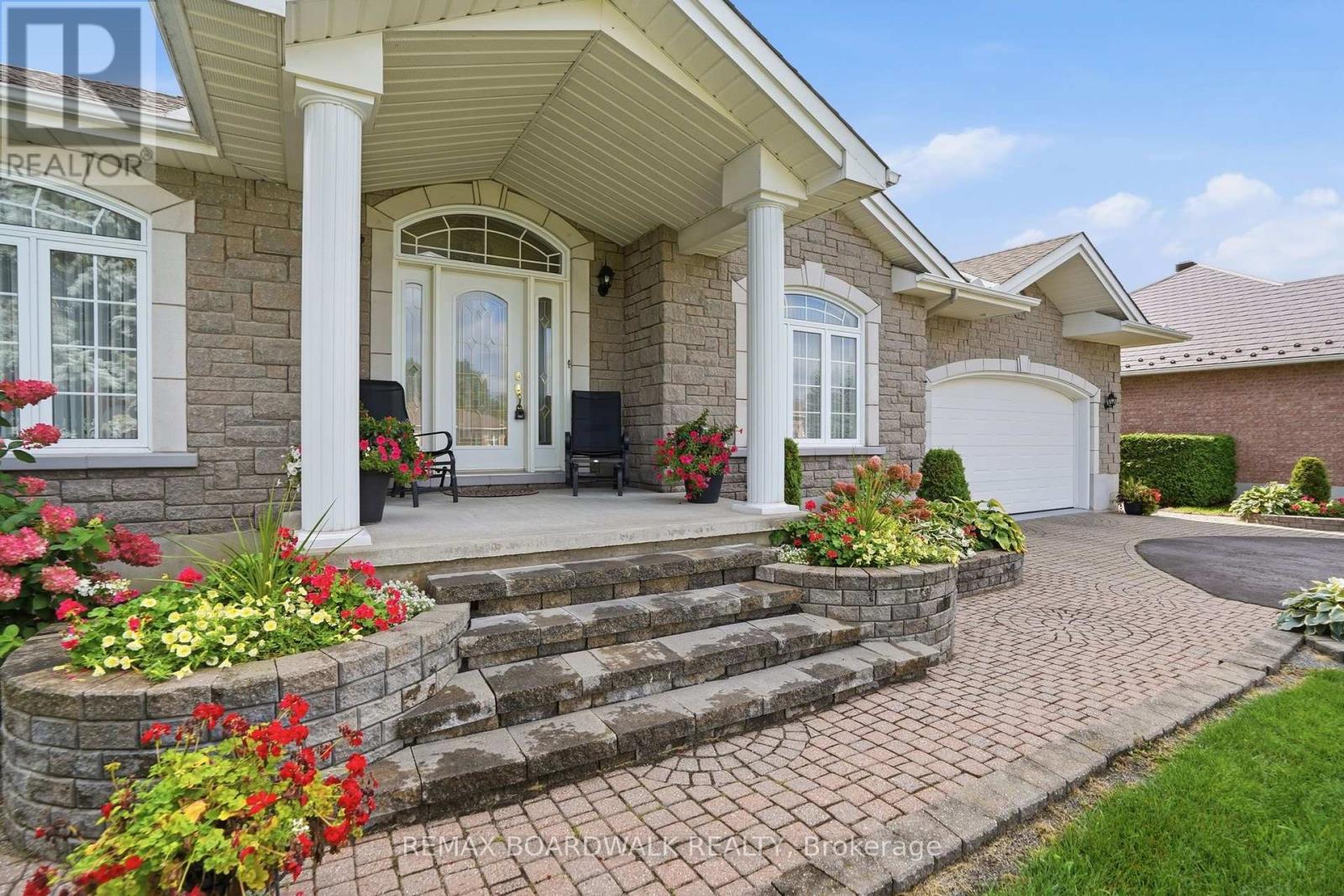819 Laval photo 4