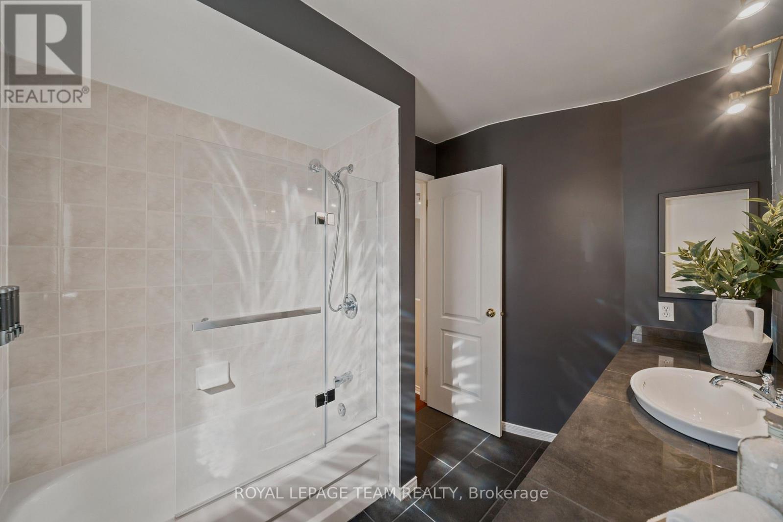 4 Bed, 4 Bath House for Sale in Ottawa – 32 GLENRILL PLACE, Ottawa – MLS# X13762926 - Image 28