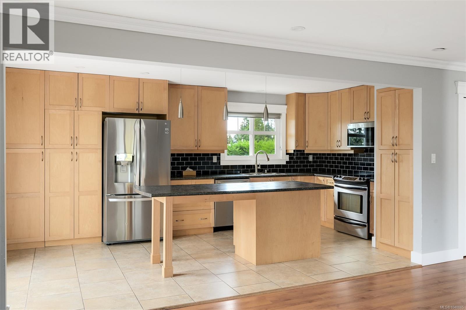  670 Polyanthus Crescent, Saanich