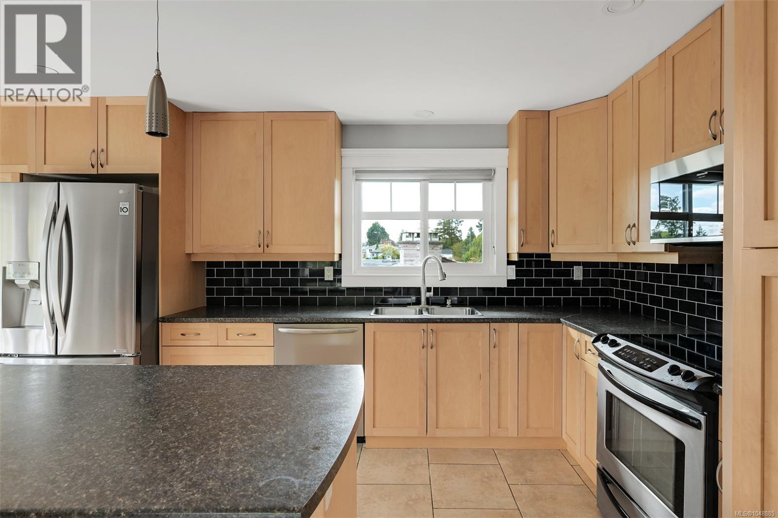  670 Polyanthus Crescent, Saanich