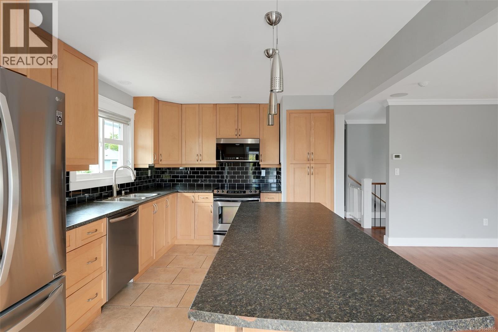 670 Polyanthus Crescent, Saanich