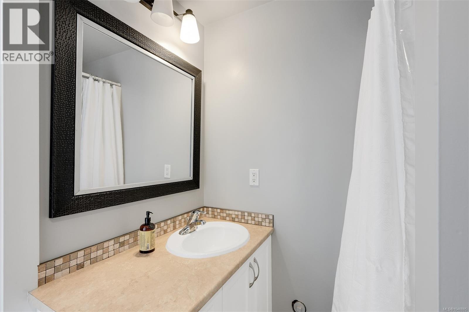  670 Polyanthus Crescent, Saanich