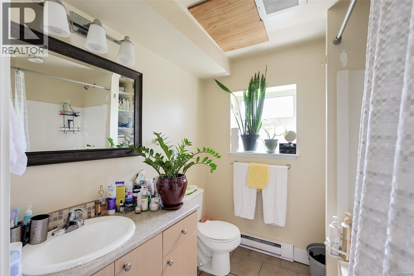  670 Polyanthus Crescent, Saanich