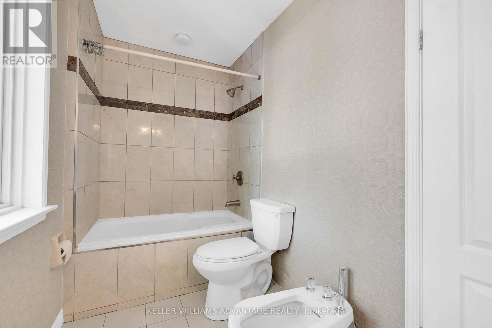 108 ROSEVIEW AVENUE - 25