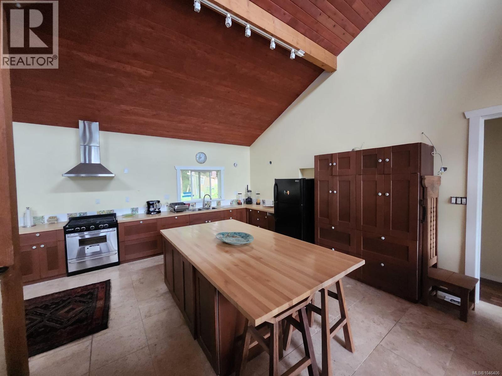 DL389 McBride Bay, Nootka Island — photo 8