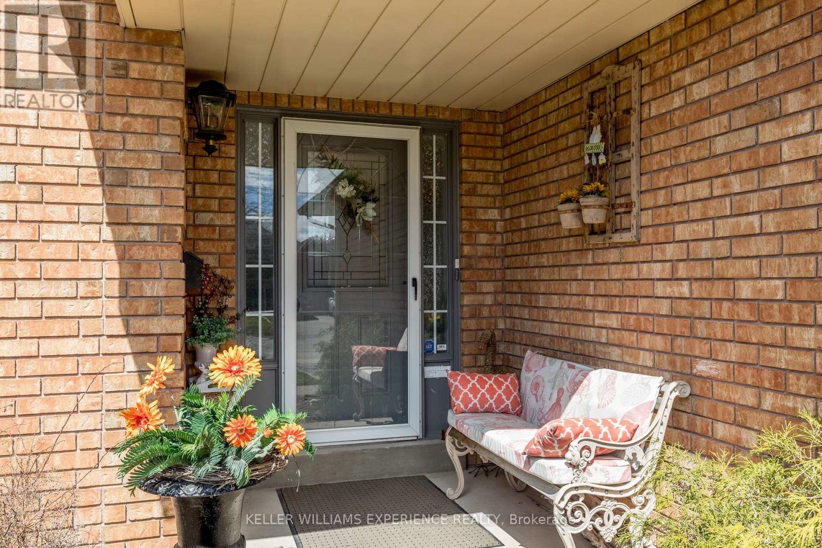 38 BISHOP DRIVE, Barrie (Ardagh) — photo 2