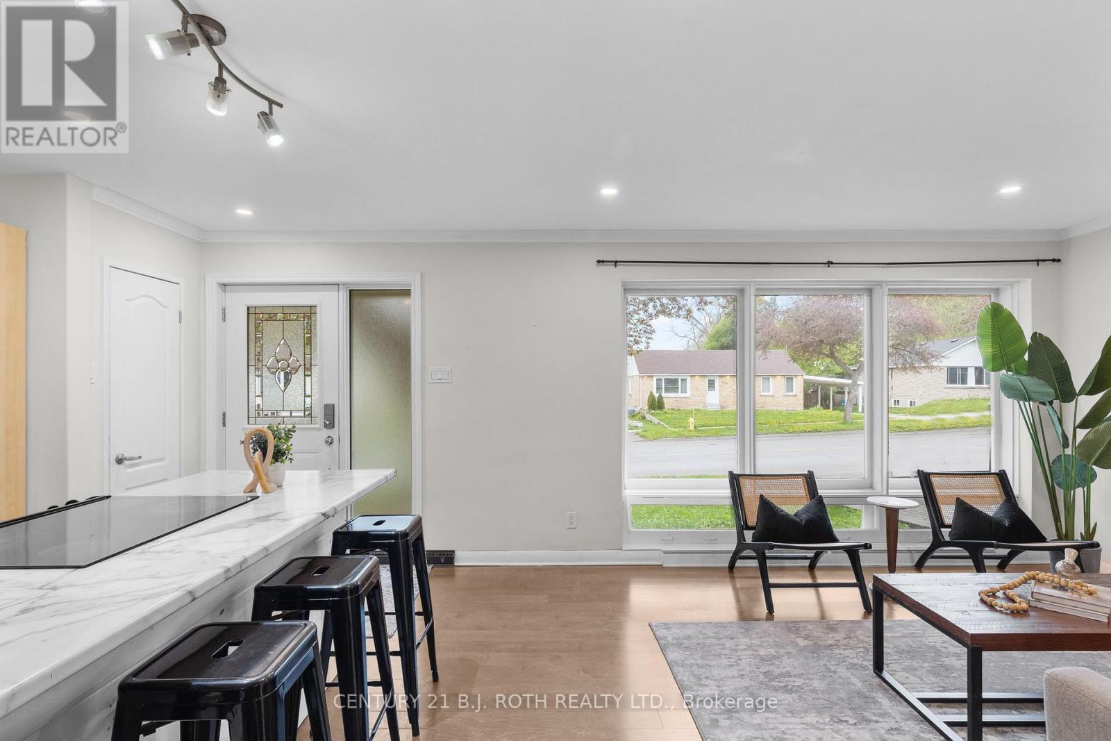 MAIN LEVEL - 243 WELLINGTON STREET E, Barrie (City Centre) — photo 9