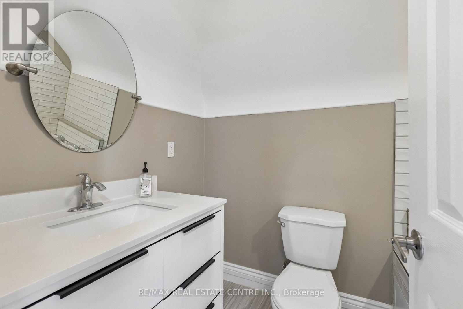 194 SILVERCREEK PARKWAY S - 17