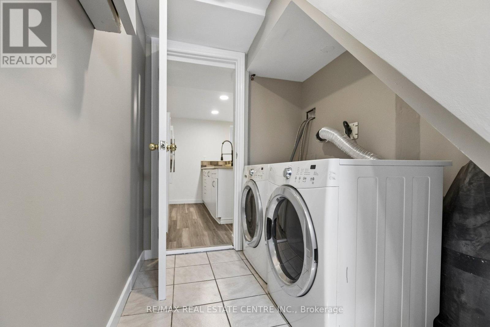 194 SILVERCREEK PARKWAY S - Image 21