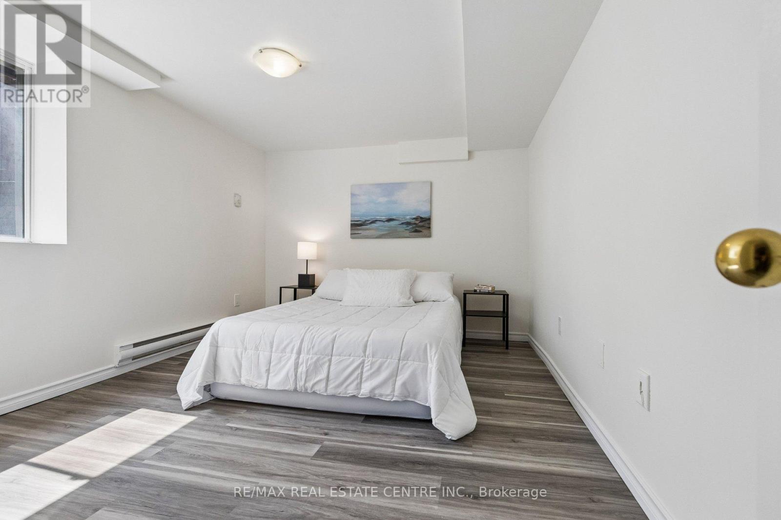 194 SILVERCREEK PARKWAY S - Image 32