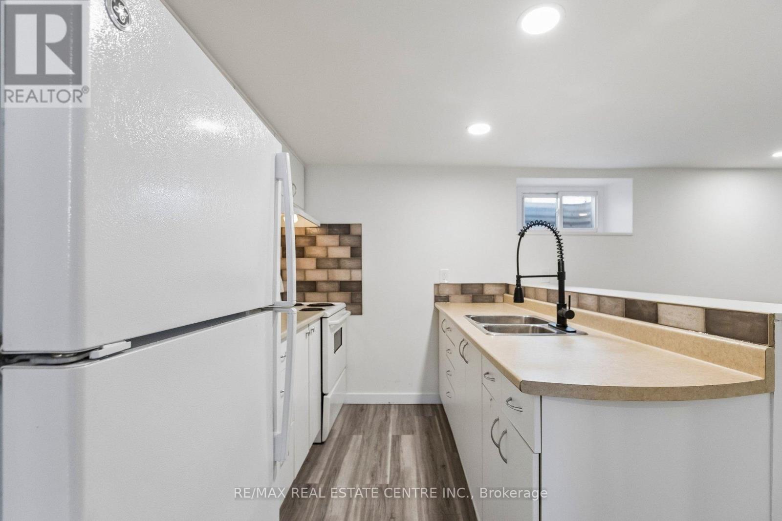 194 SILVERCREEK PARKWAY S - Image 22