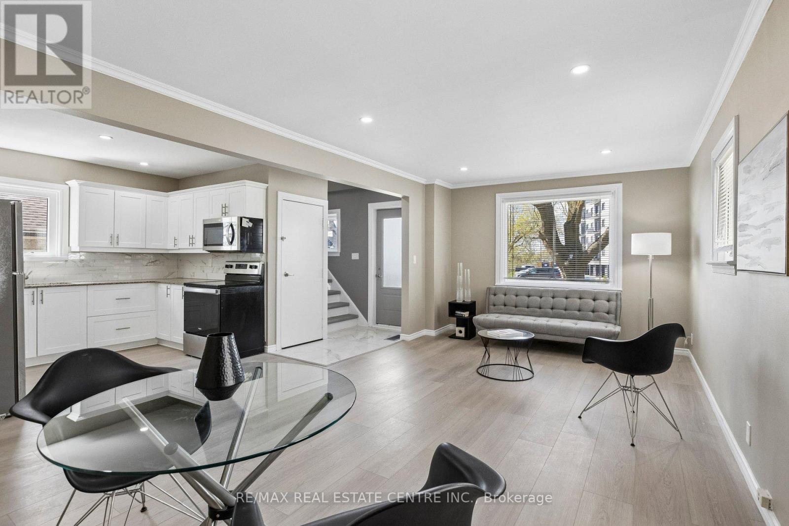 194 SILVERCREEK PARKWAY S - 5