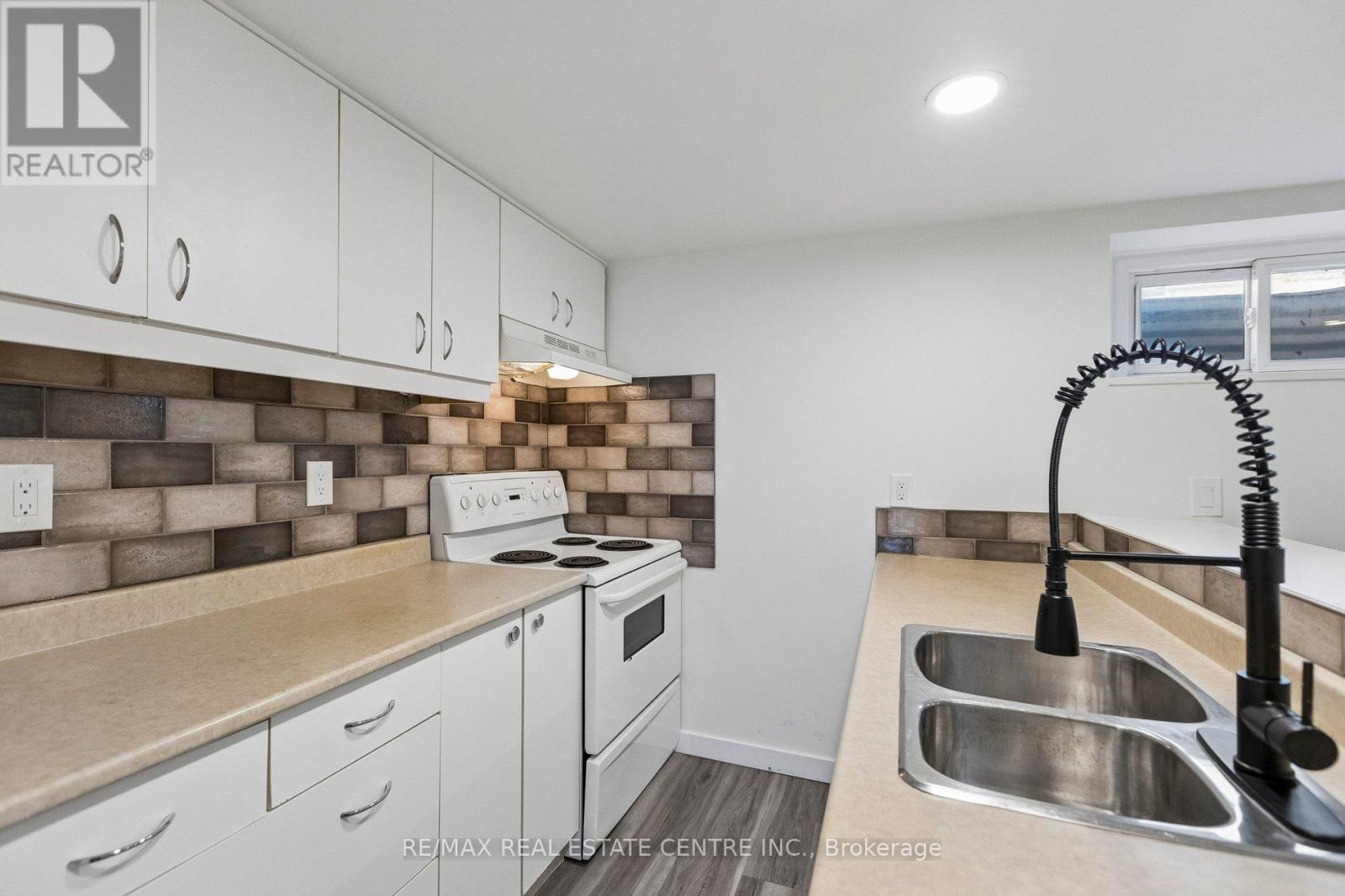 194 SILVERCREEK PARKWAY S - 23