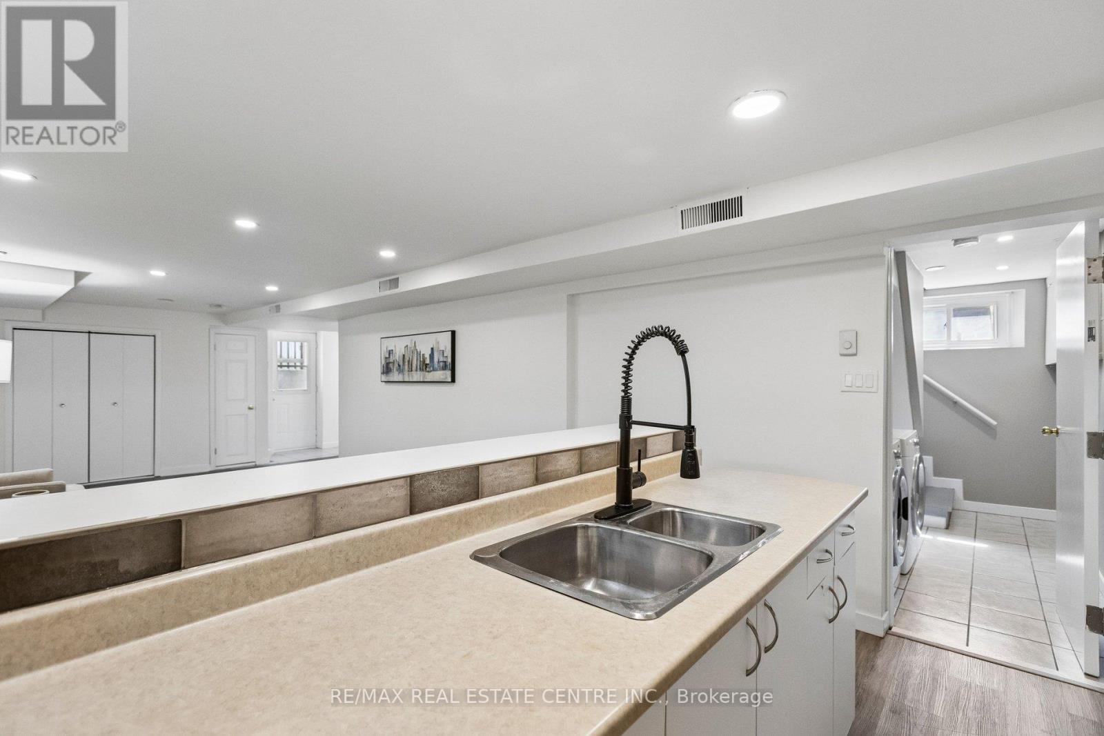 194 SILVERCREEK PARKWAY S - Image 24
