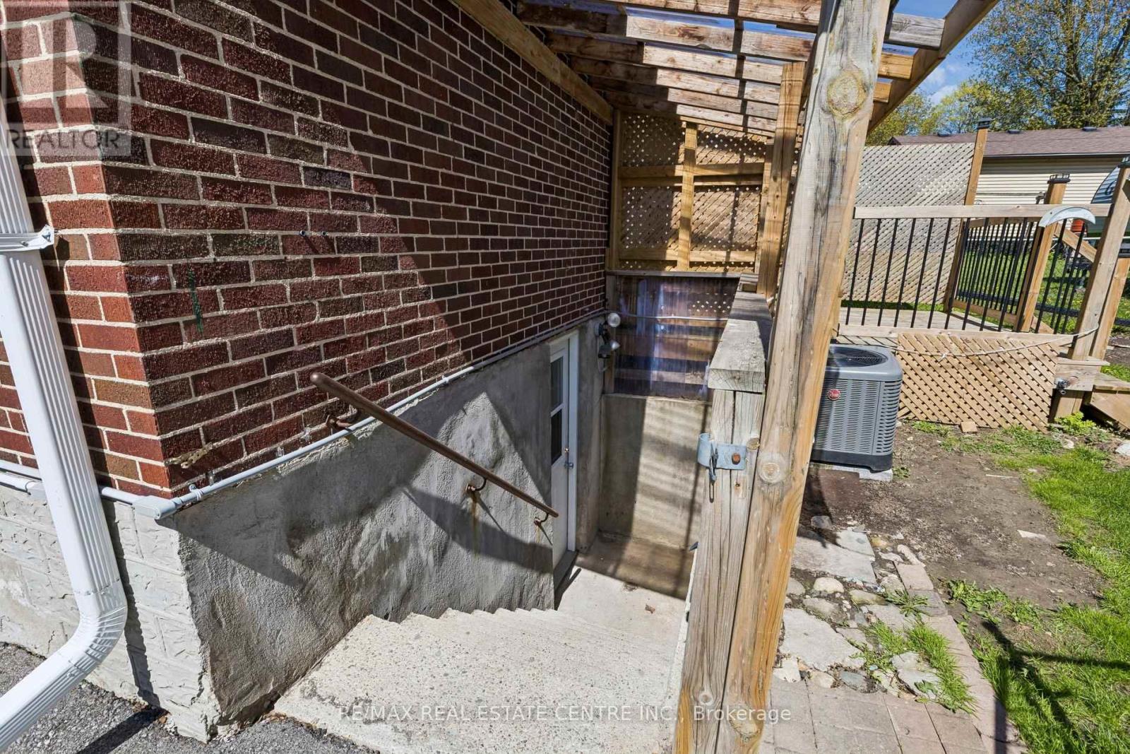 194 SILVERCREEK PARKWAY S - Image 35