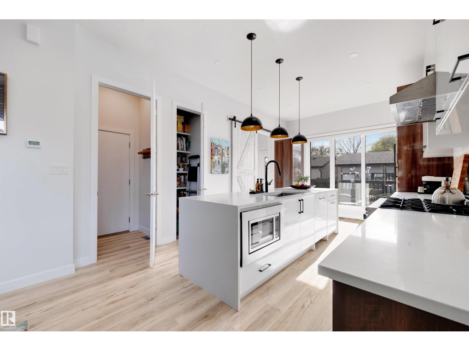 10948 118 ST NW - 11