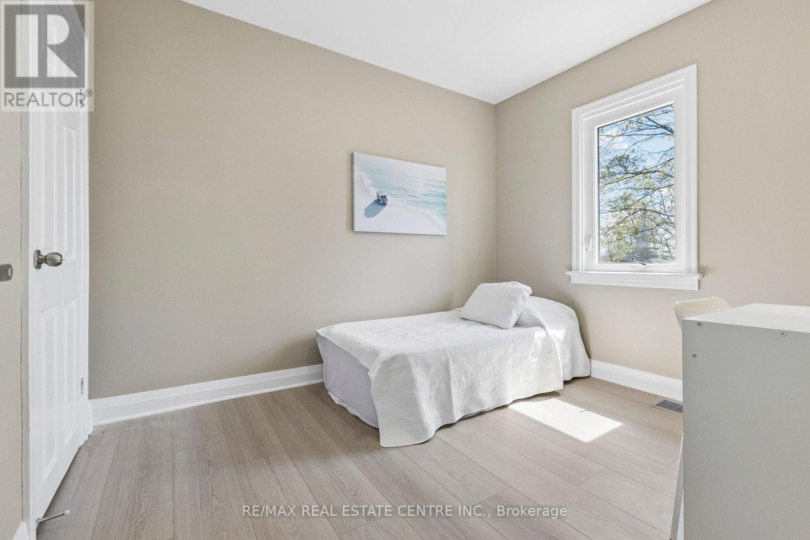 194 SILVERCREEK PARKWAY S - 11