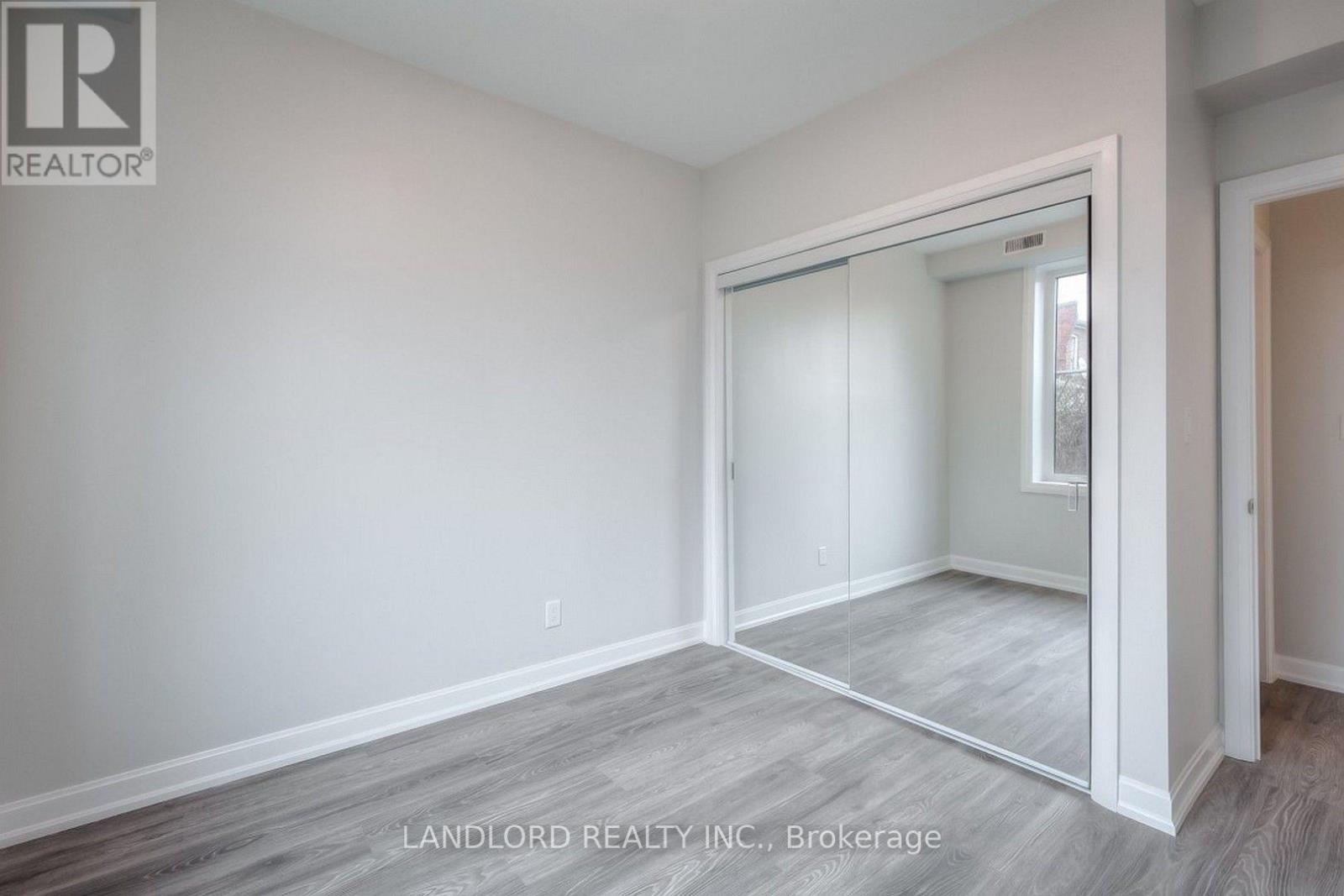 82 PARKWAY AVENUE - 21