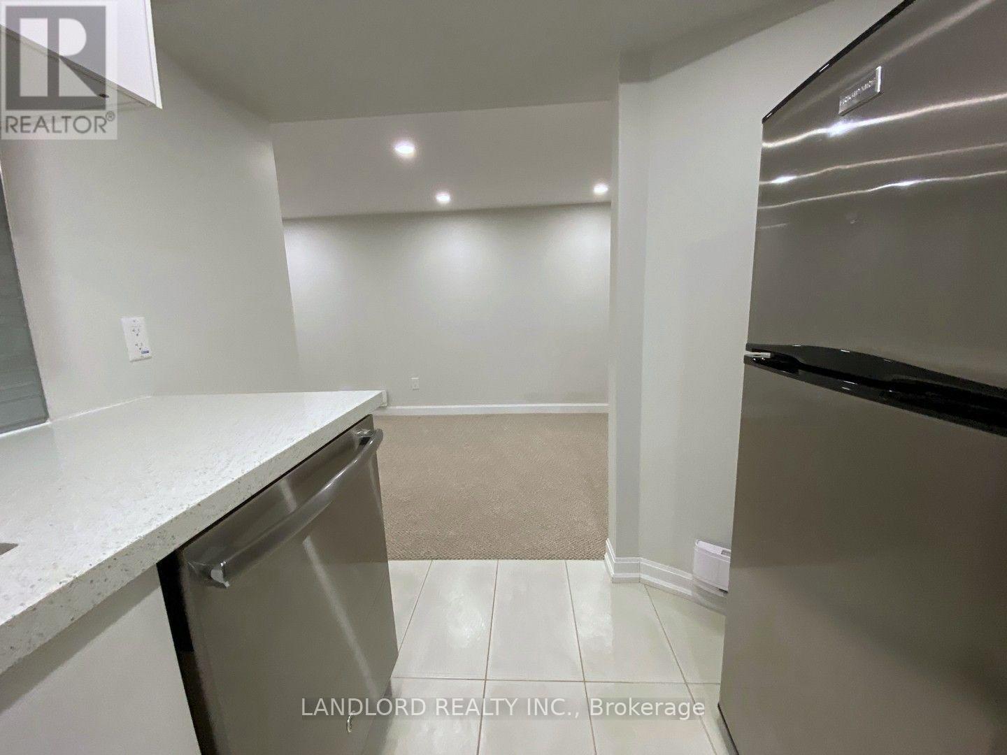 82 PARKWAY AVENUE - Image 26