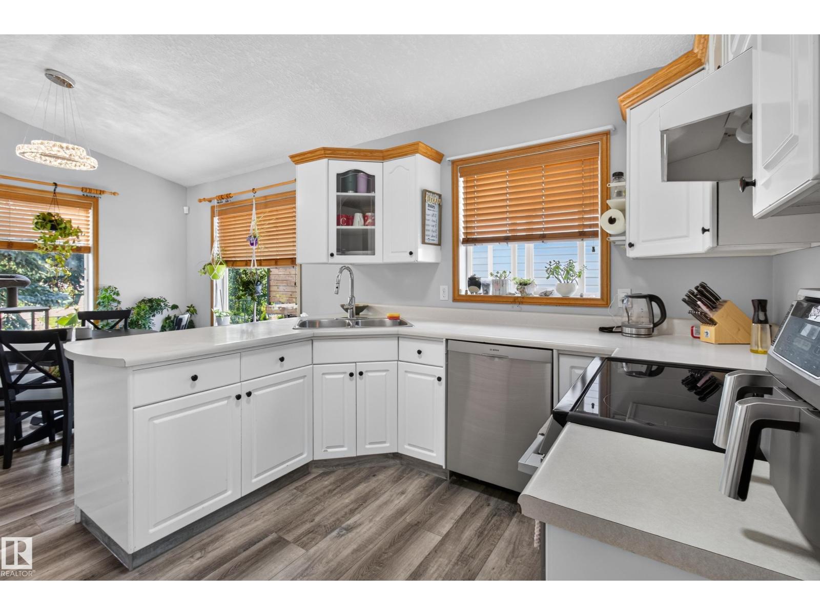 61 CHANCERY WY - 12