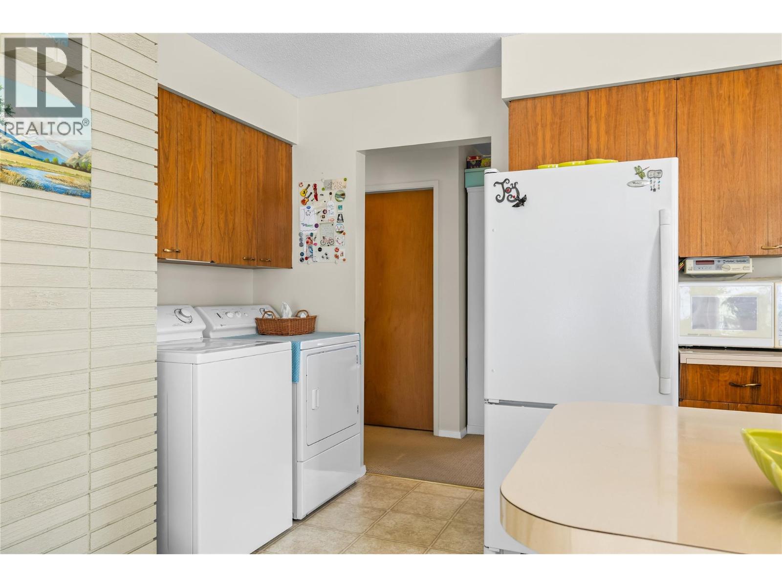 4088 Lakeshore Road - 9
