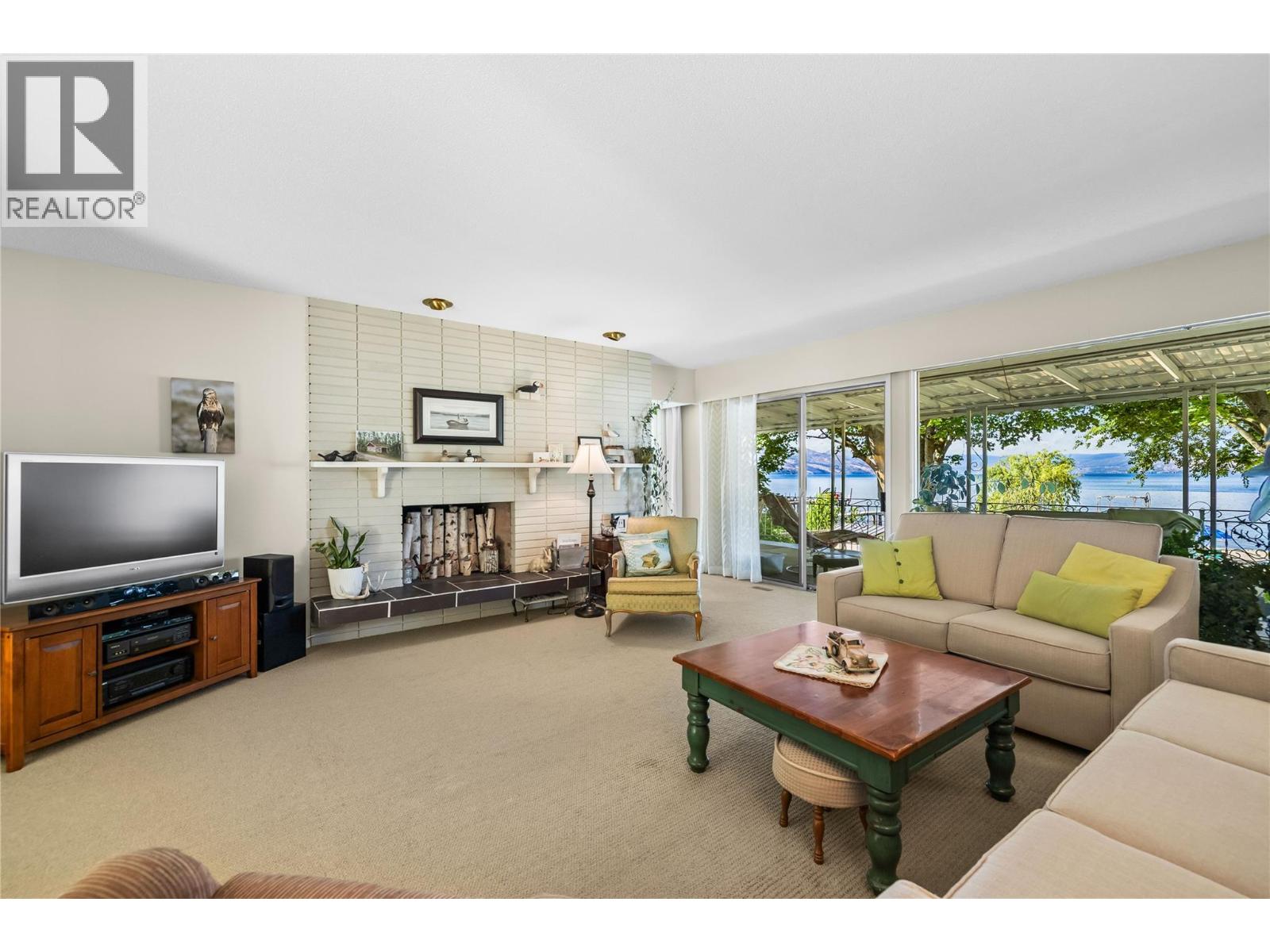 4088 Lakeshore Road - 6
