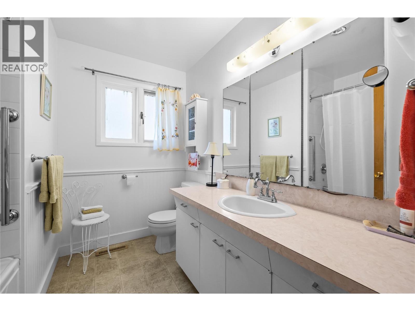  4088 Lakeshore Road, Kelowna