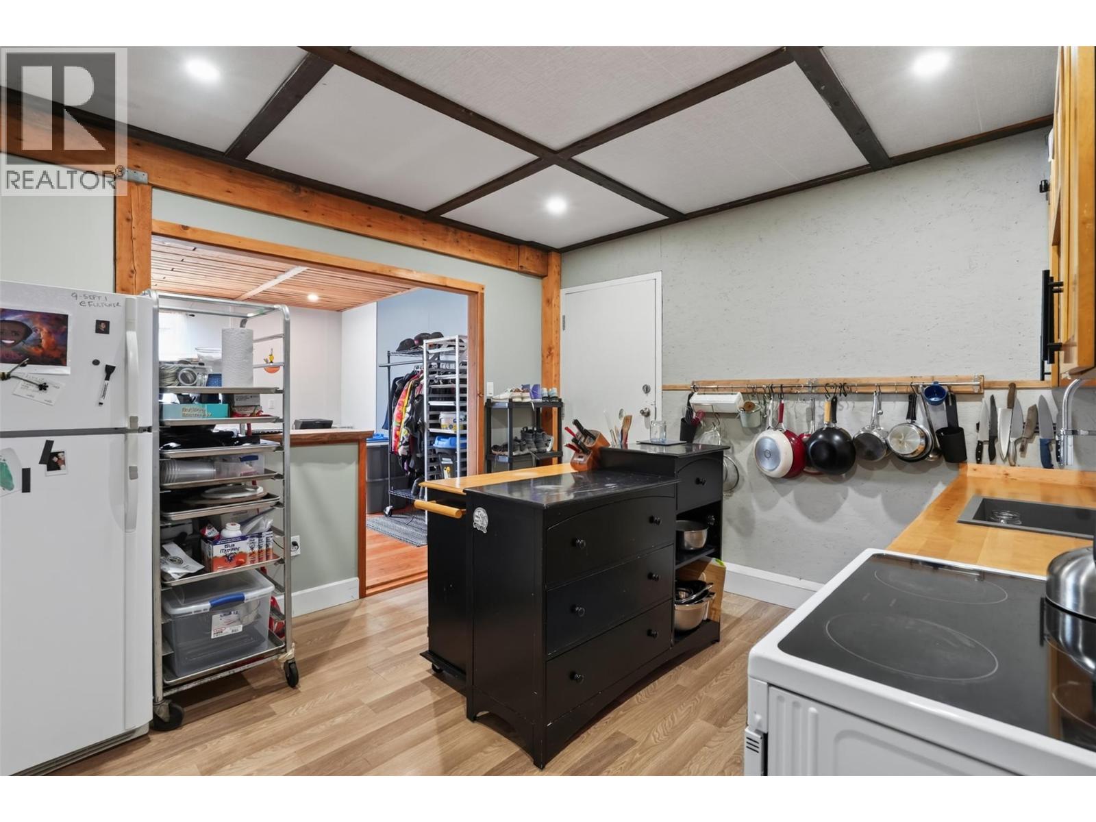 215 BAYVIEW Street - Image 33