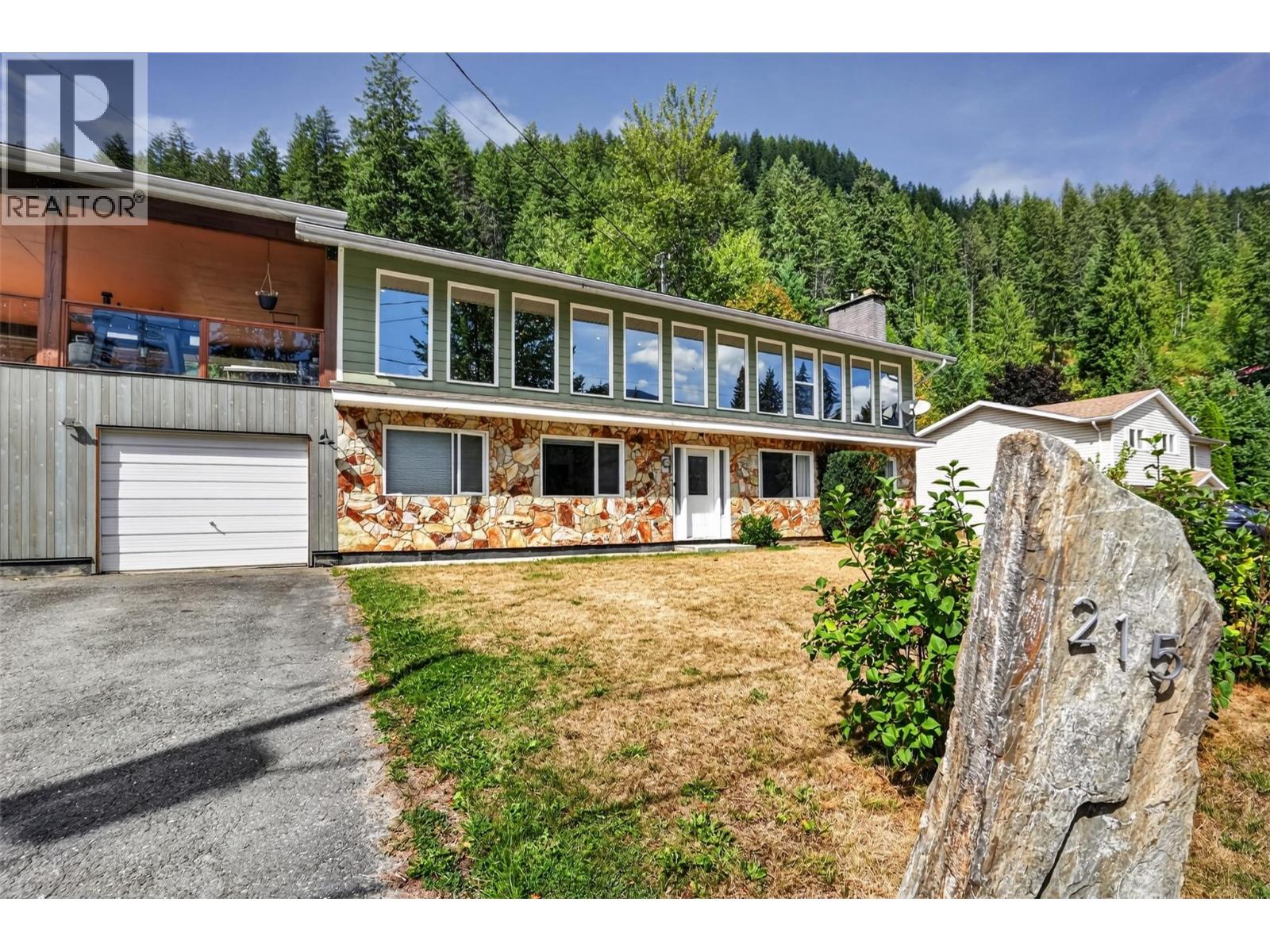 215 BAYVIEW Street - 1