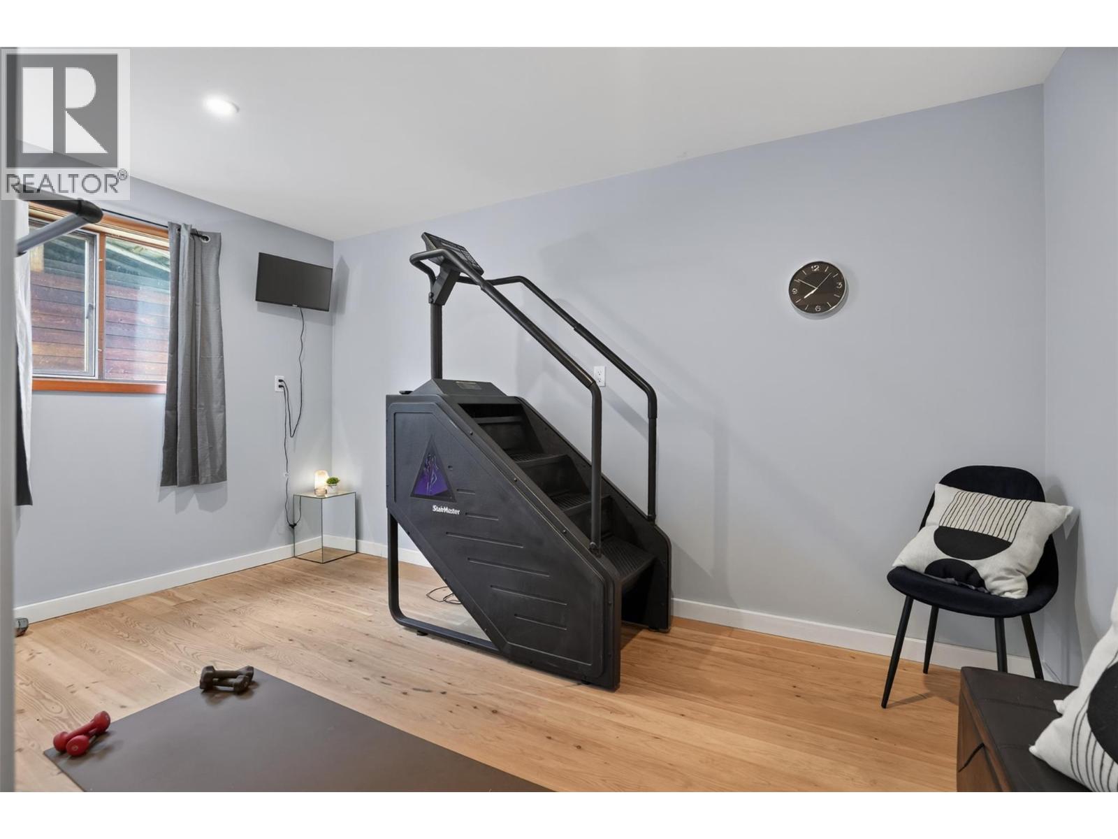 215 BAYVIEW Street - Image 25