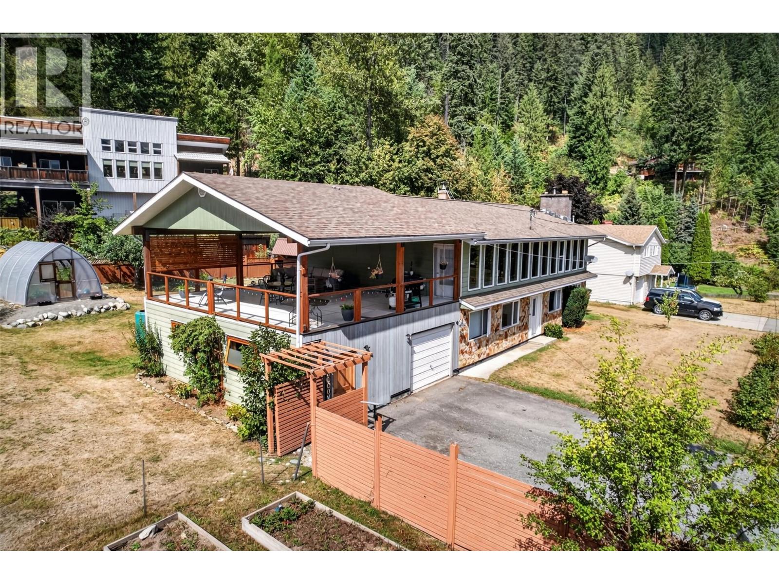 215 BAYVIEW Street - 46