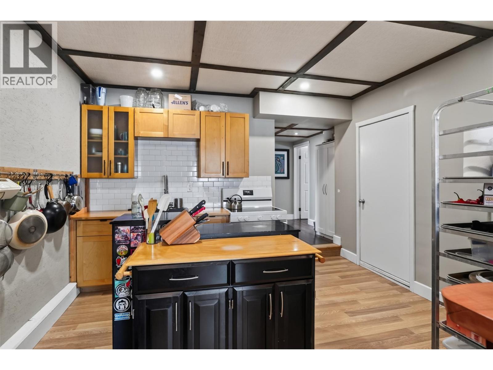 215 BAYVIEW Street - Image 31