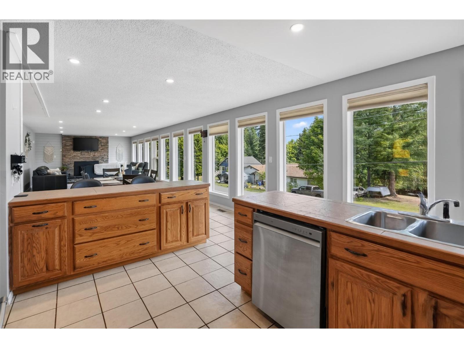 215 BAYVIEW Street - 7