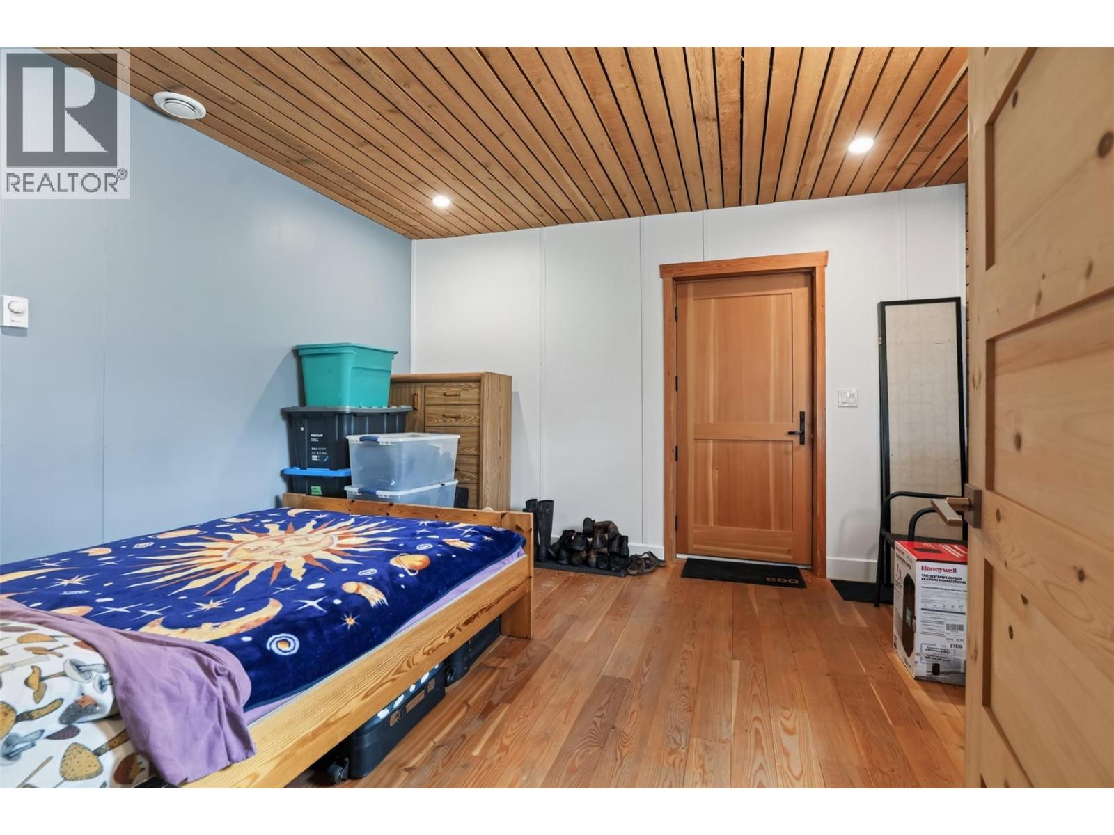 215 BAYVIEW Street - Image 28