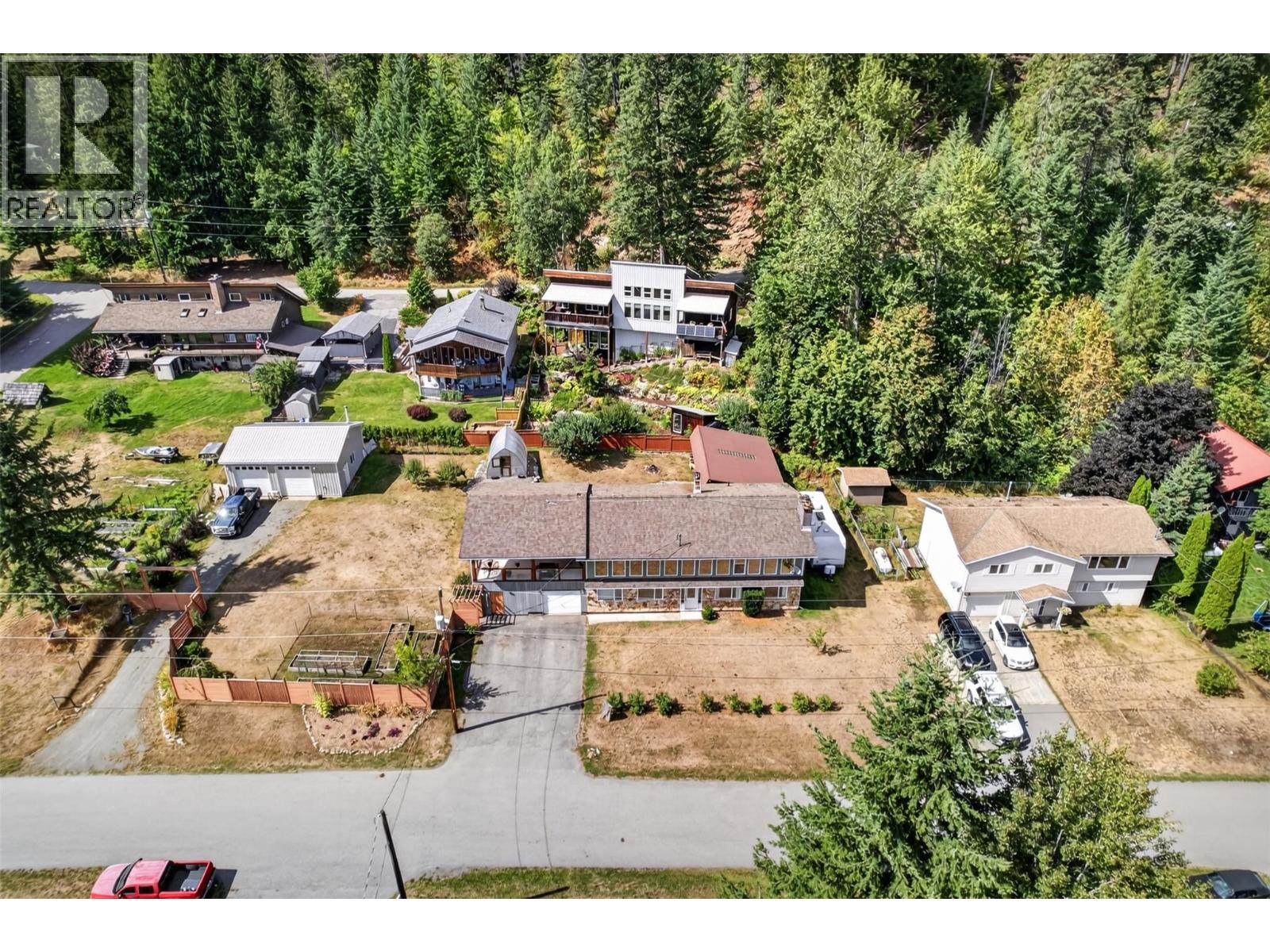 215 BAYVIEW Street - Image 51