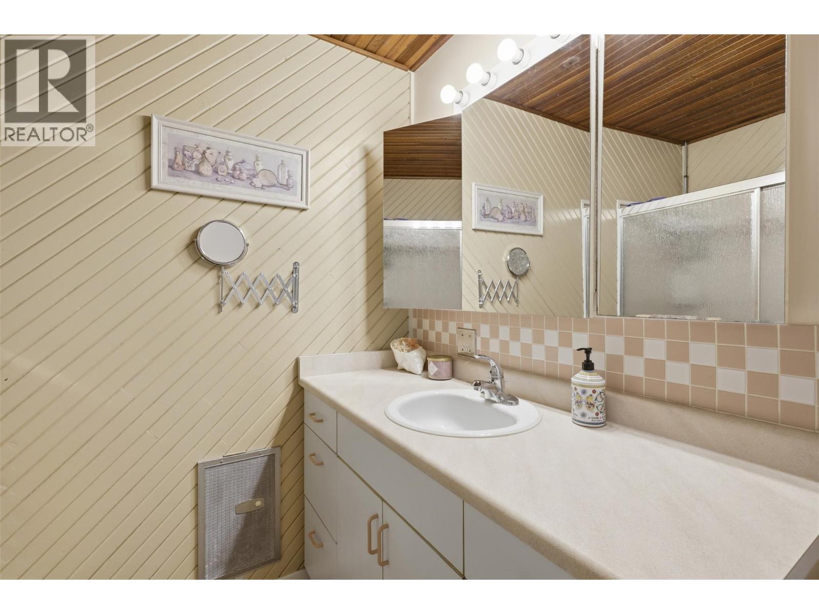 1090 Calmar Place - 33