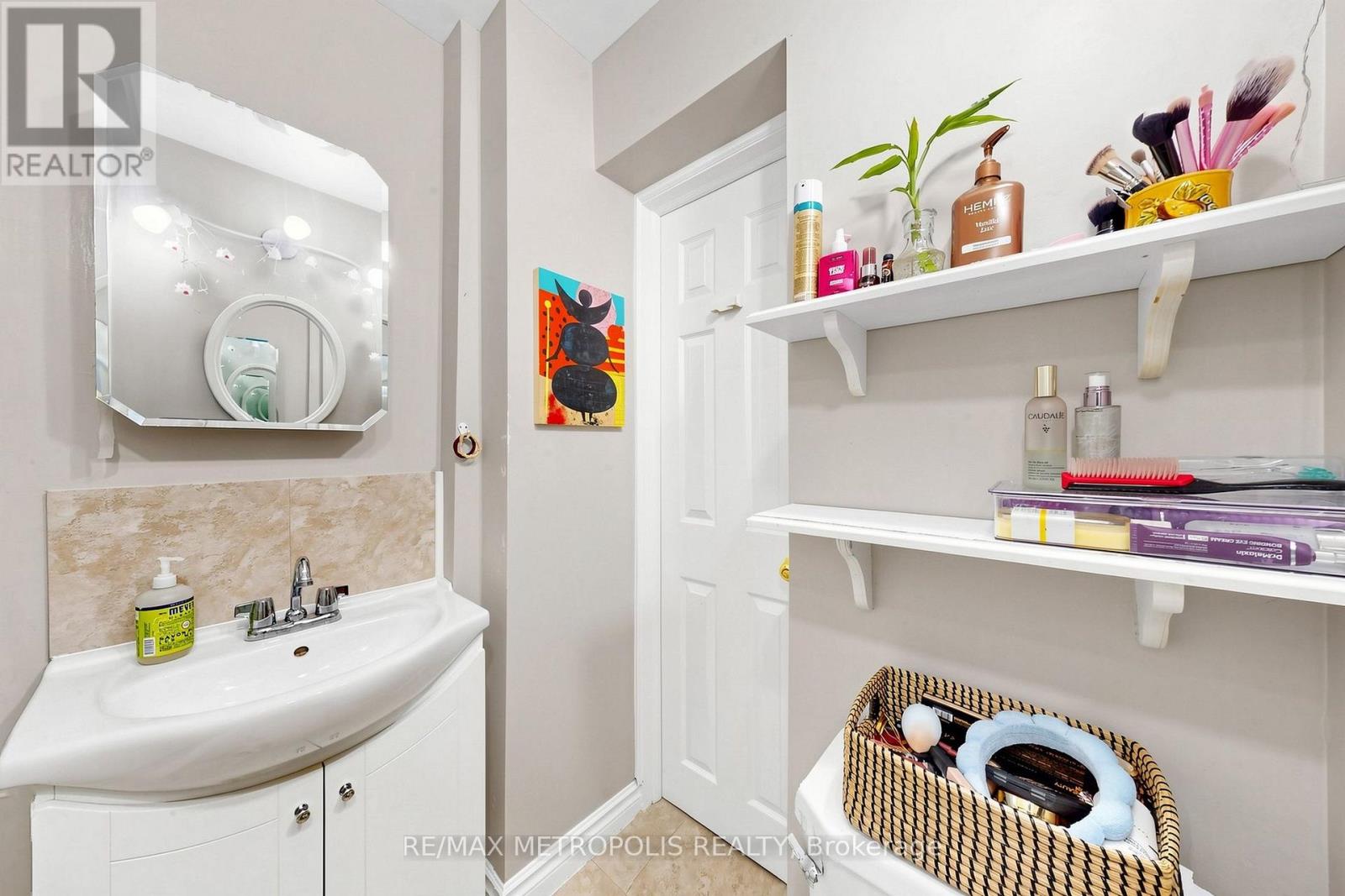 742 DUFFERIN STREET - 11