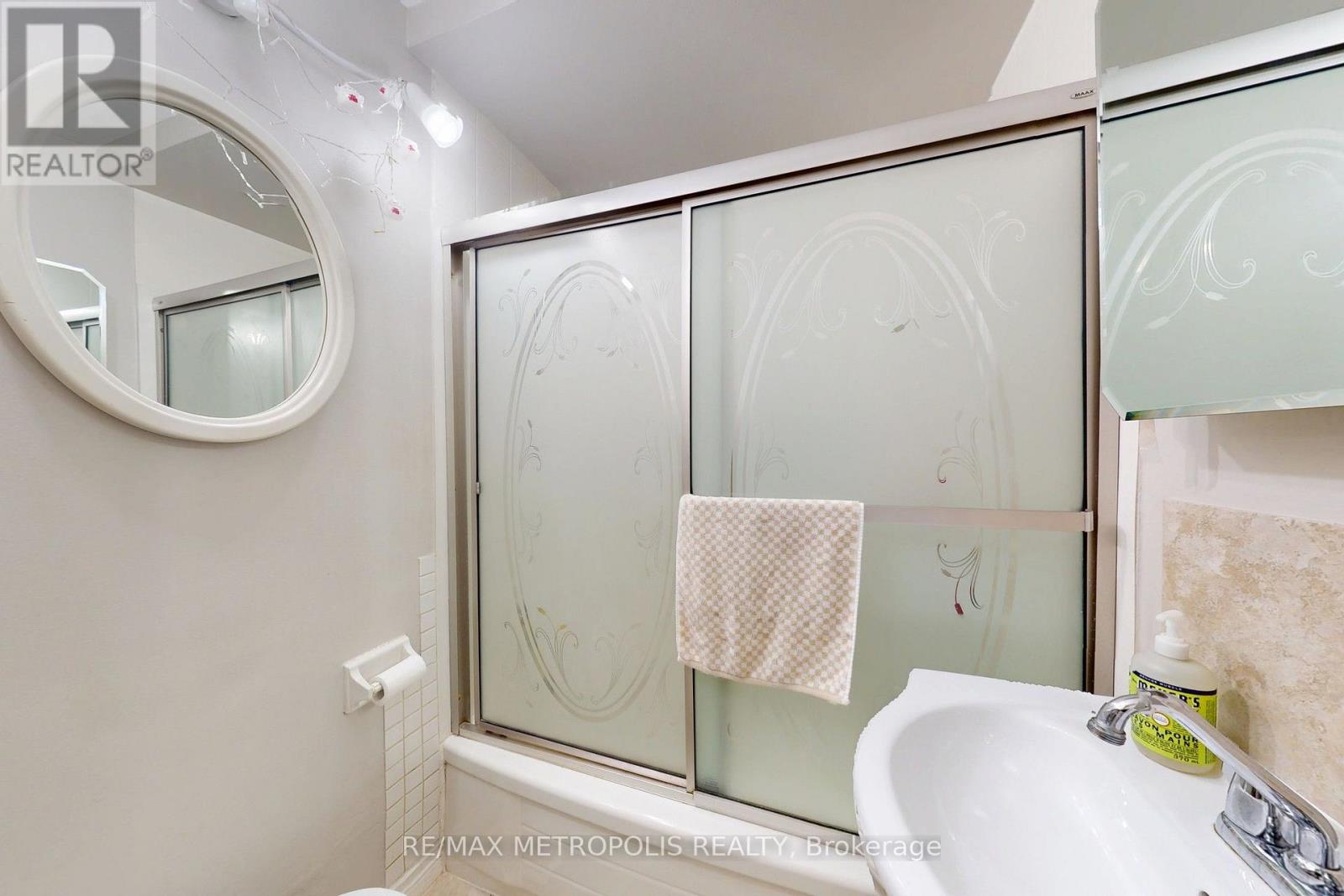 742 DUFFERIN STREET - 12