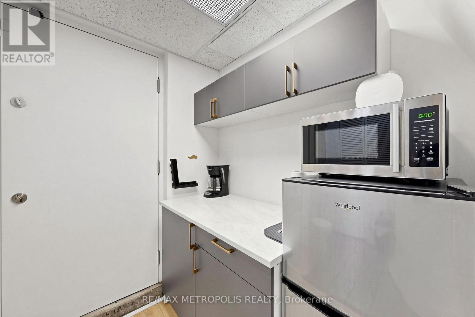 742 DUFFERIN STREET - 35