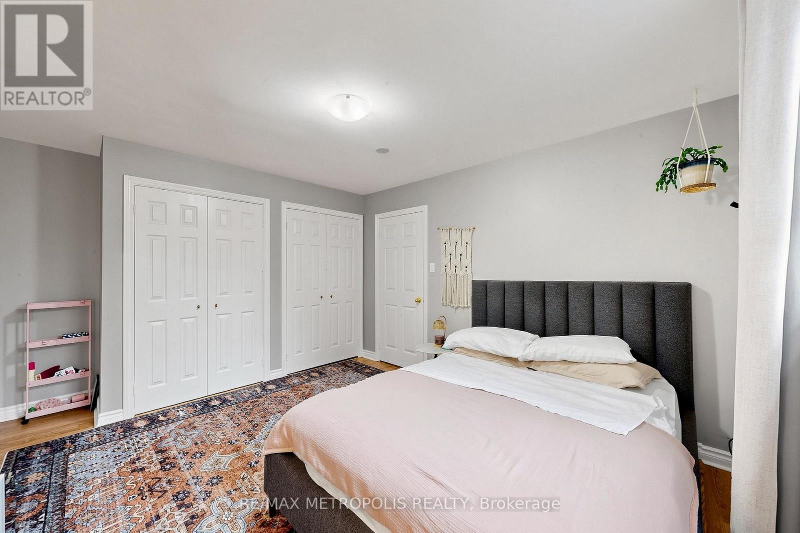 742 DUFFERIN STREET - 9