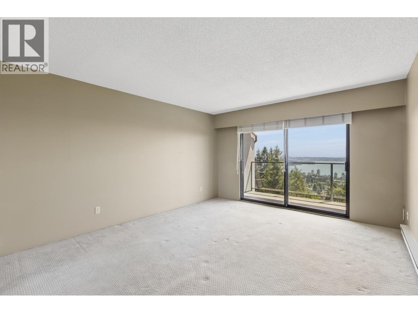 8 2206 FOLKESTONE WAY, West Vancouver