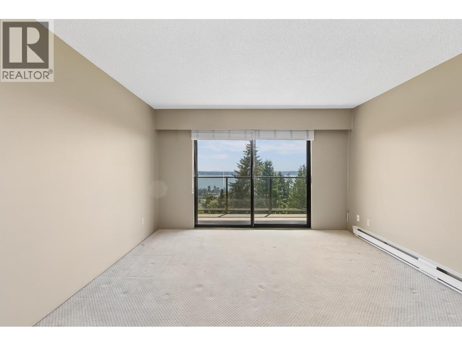 8 2206 FOLKESTONE WAY, West Vancouver