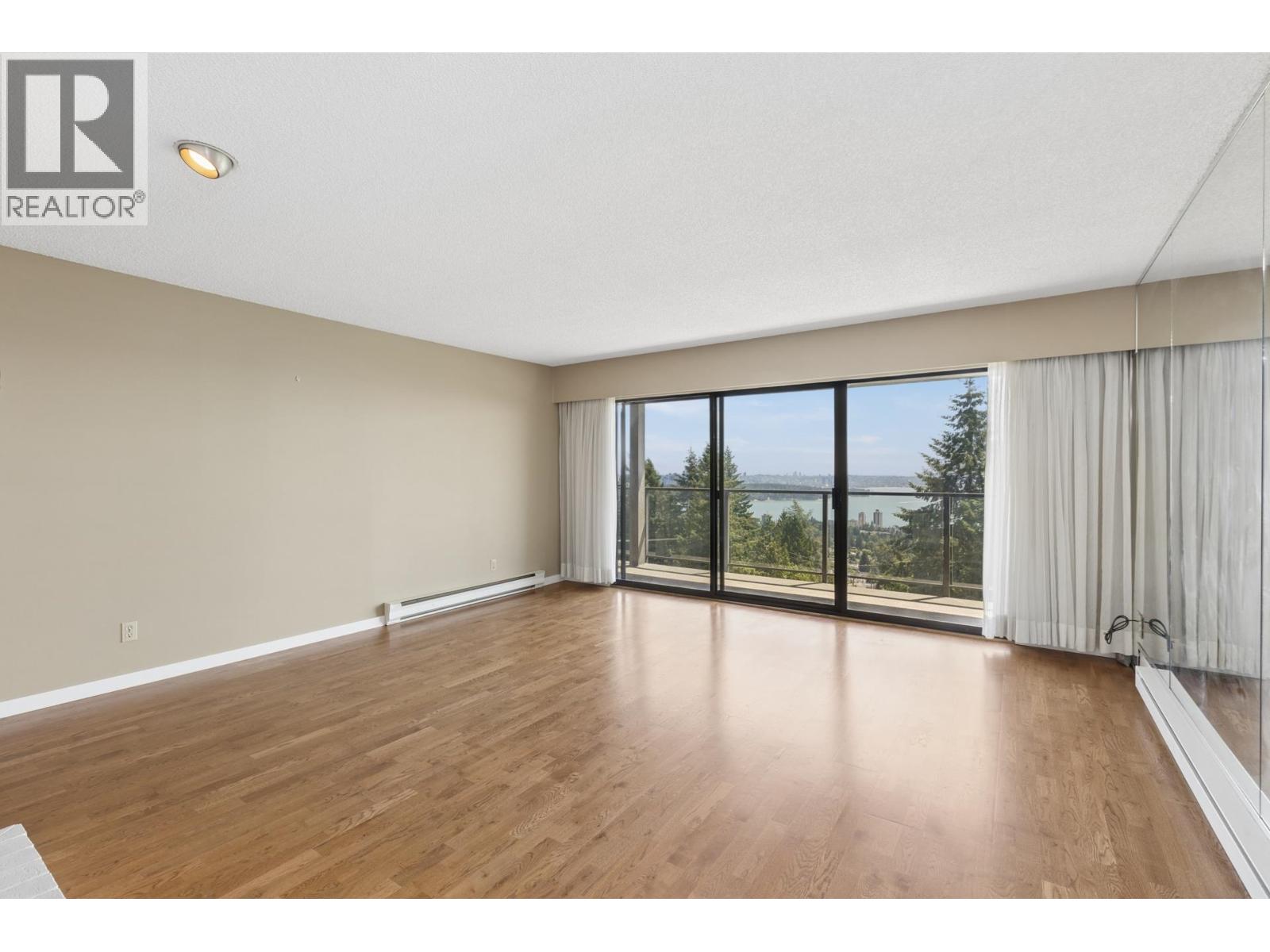 8 2206 FOLKESTONE WAY, West Vancouver