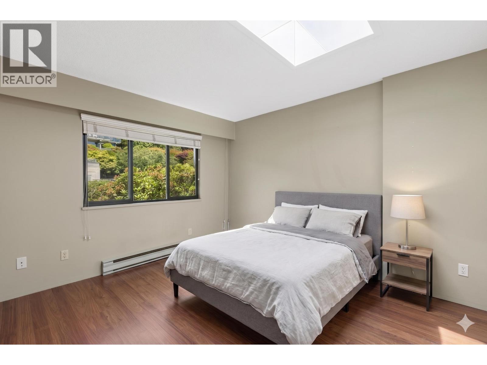 8 2206 FOLKESTONE WAY, West Vancouver