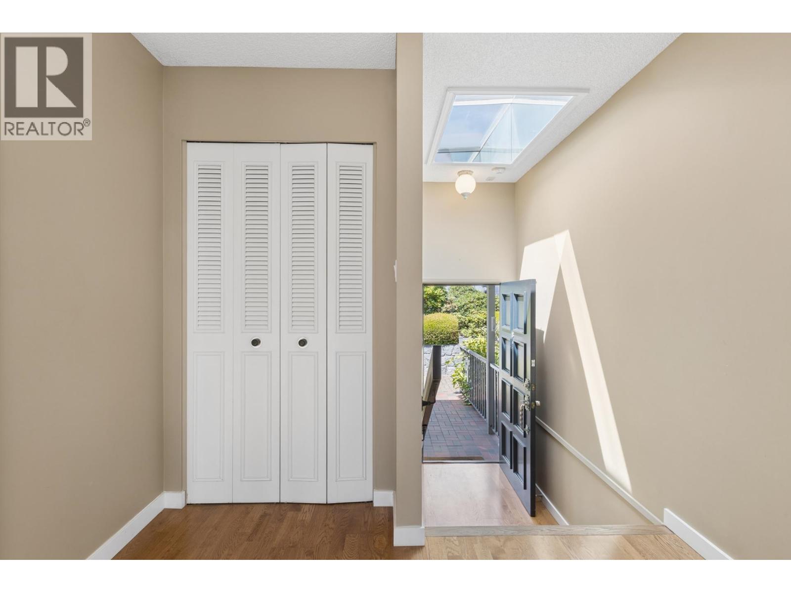 8 2206 FOLKESTONE WAY, West Vancouver