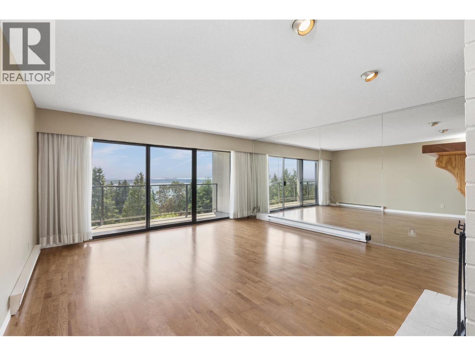 8 2206 FOLKESTONE WAY, West Vancouver