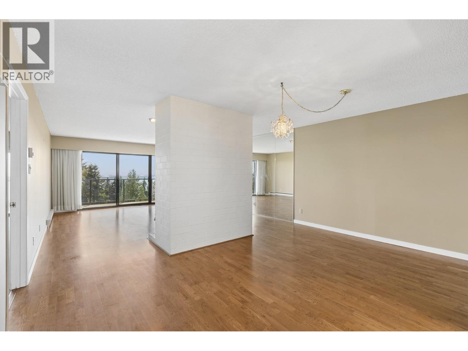 8 2206 FOLKESTONE WAY, West Vancouver