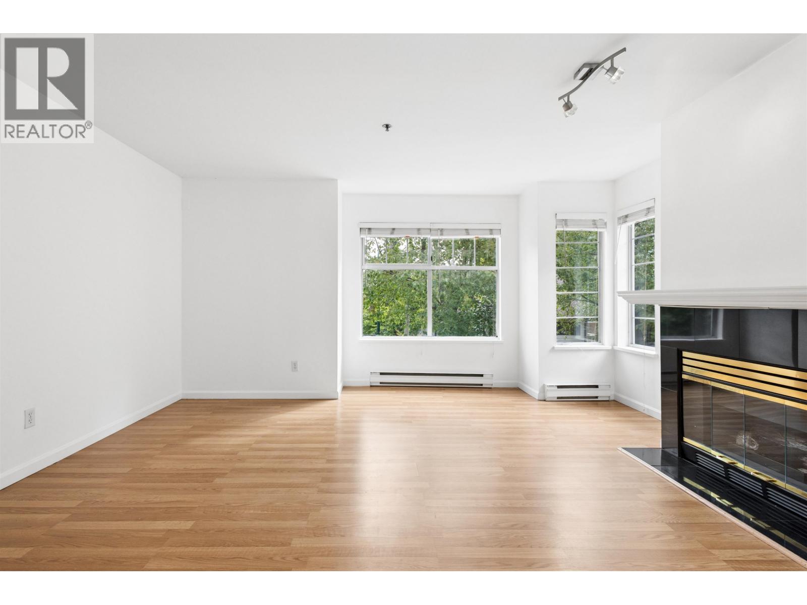 5 4149 SOPHIA STREET, Vancouver