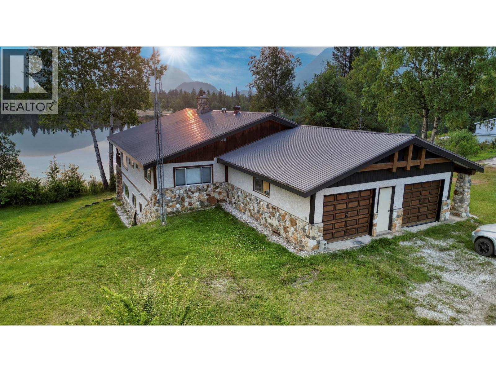 906 Harrwood Drive, Blue River — photo 3
