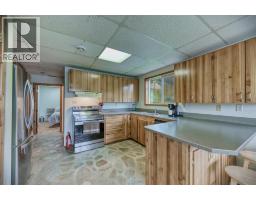 Kitchen - 906 Harrwood Drive, Blue River, BC V0E1J0 Photo 20